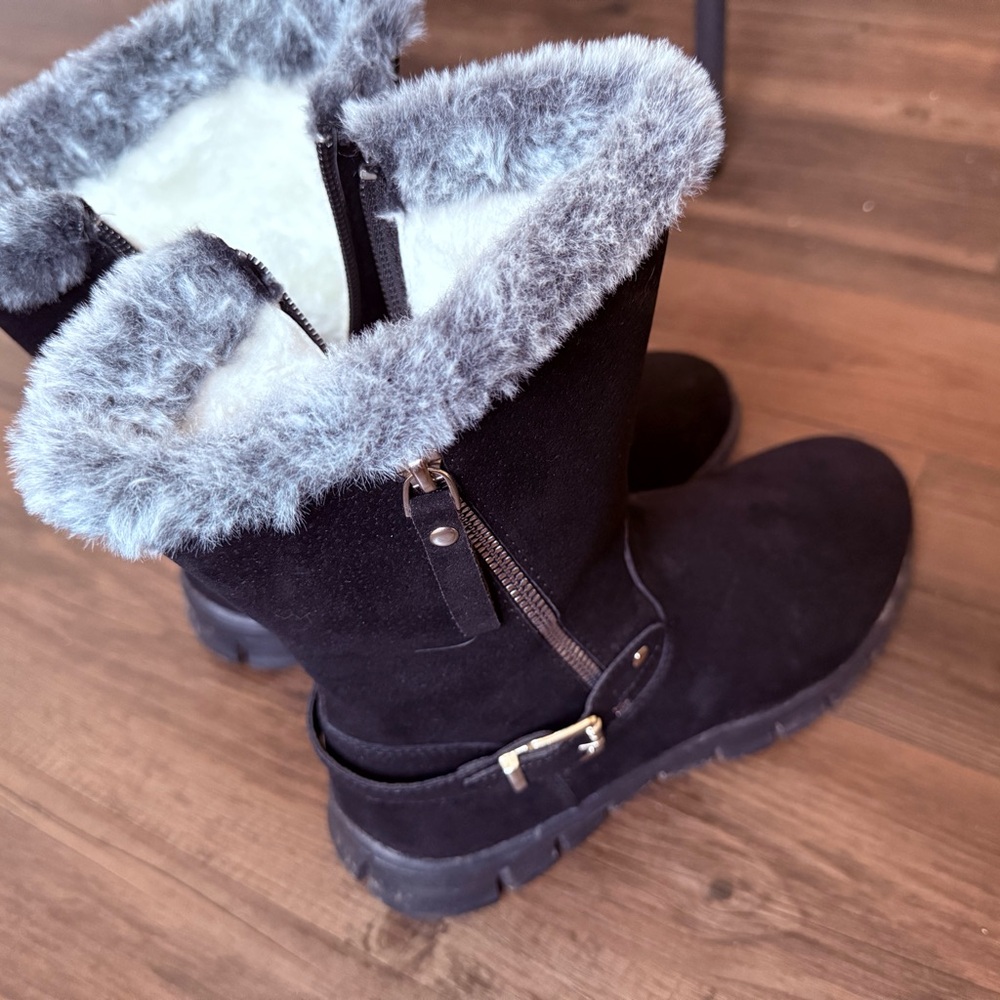 Black Winter Boots with Fur Lining and Zipper